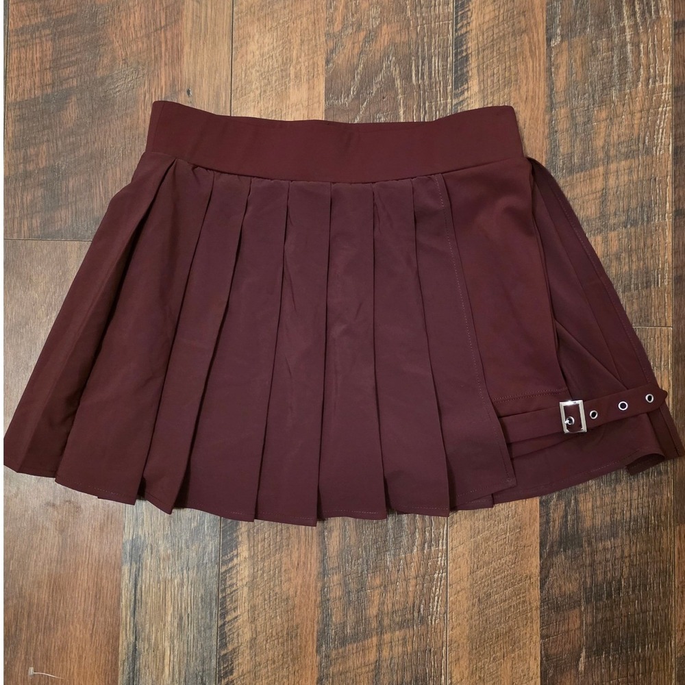 Halara Breezeful High Waisted Buckle Pleated Skort Burgundy XS Taylor Swift Look